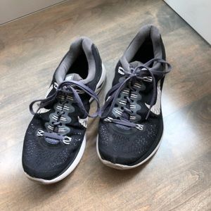 Black Nike lunar glides